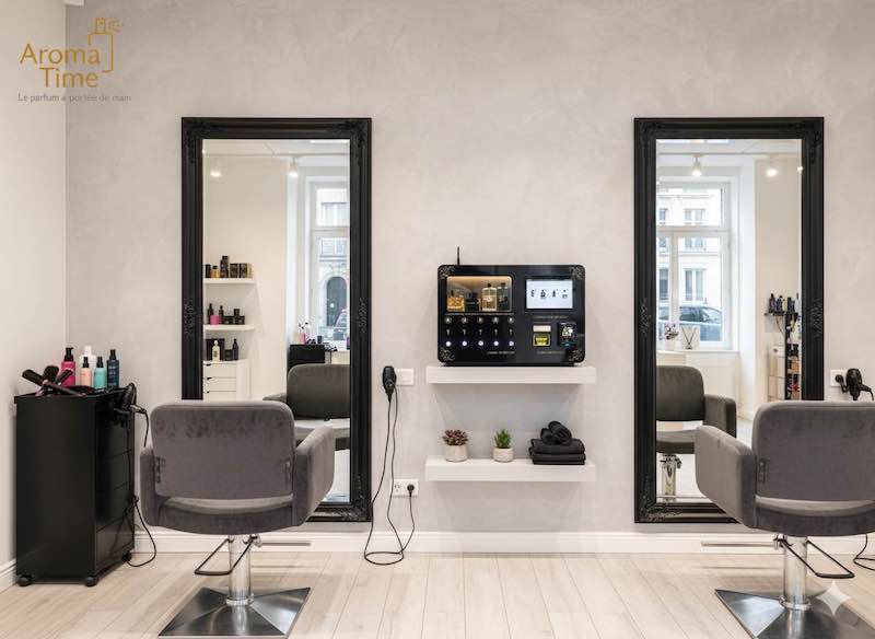 Distributeur automatique de parfum Aroma Time en salon de coiffure
